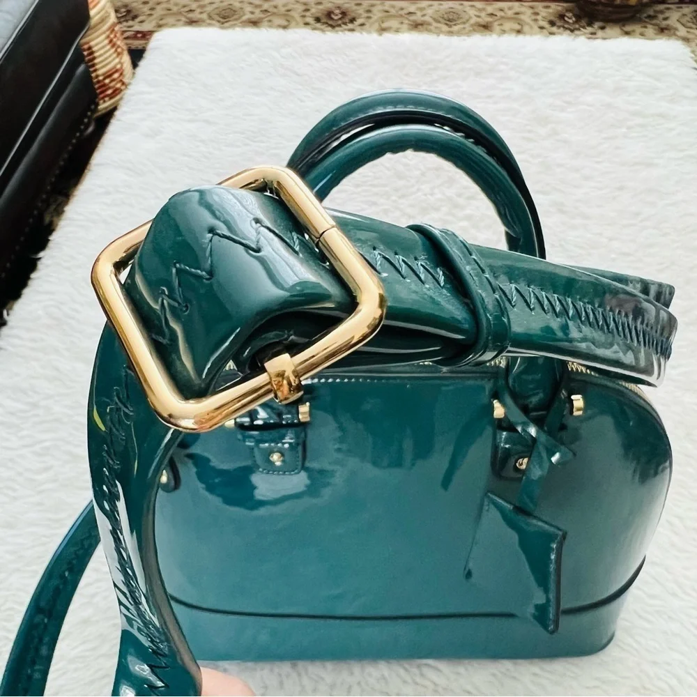 JustFab detachable bag